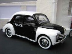 renault 4cv police.jpg