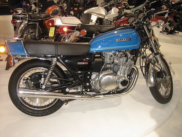 SUZUKI GS 750